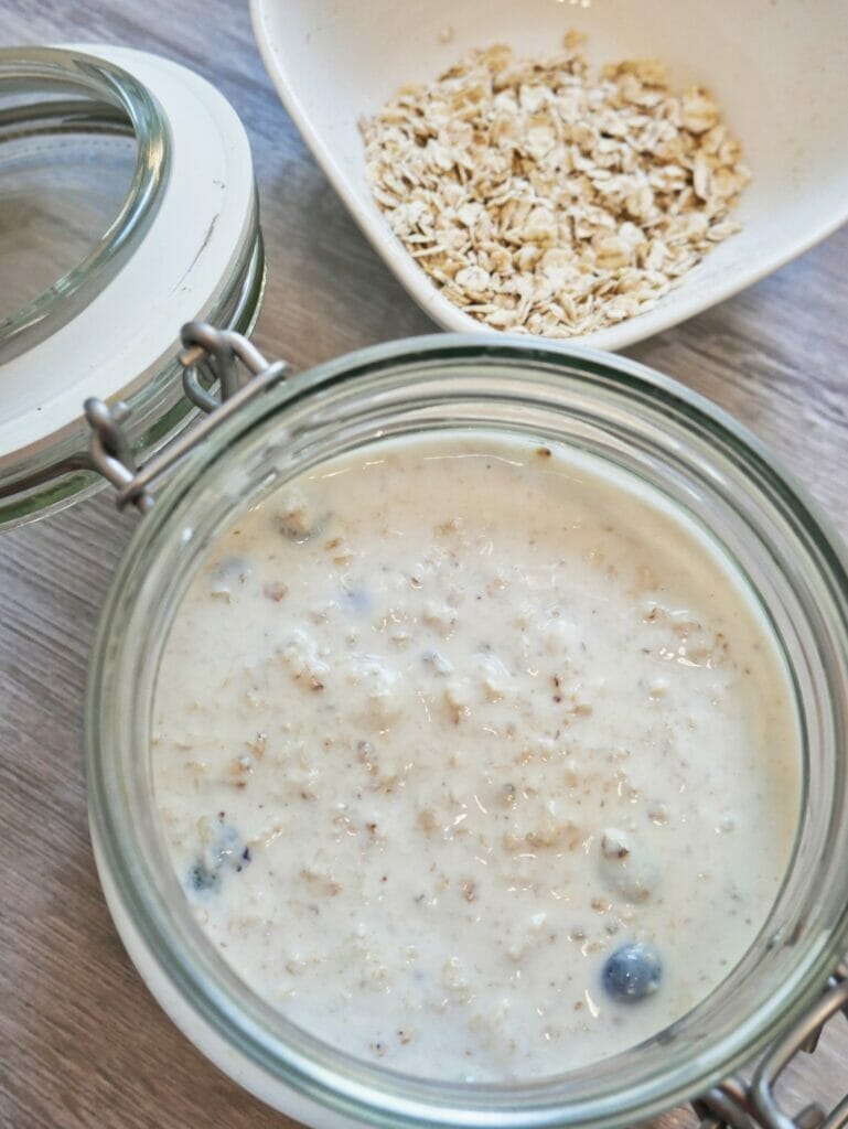 blueberry overnight oats in mason jar and oatmeal
