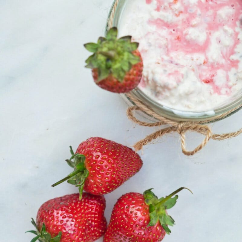 Strawberry overnight oats with fresh strawberries breakfast recipes