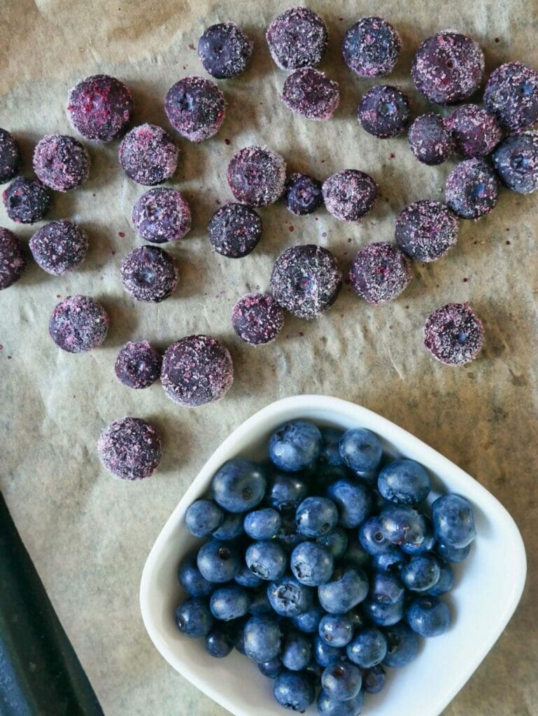 frozen and unfrozen blueberries