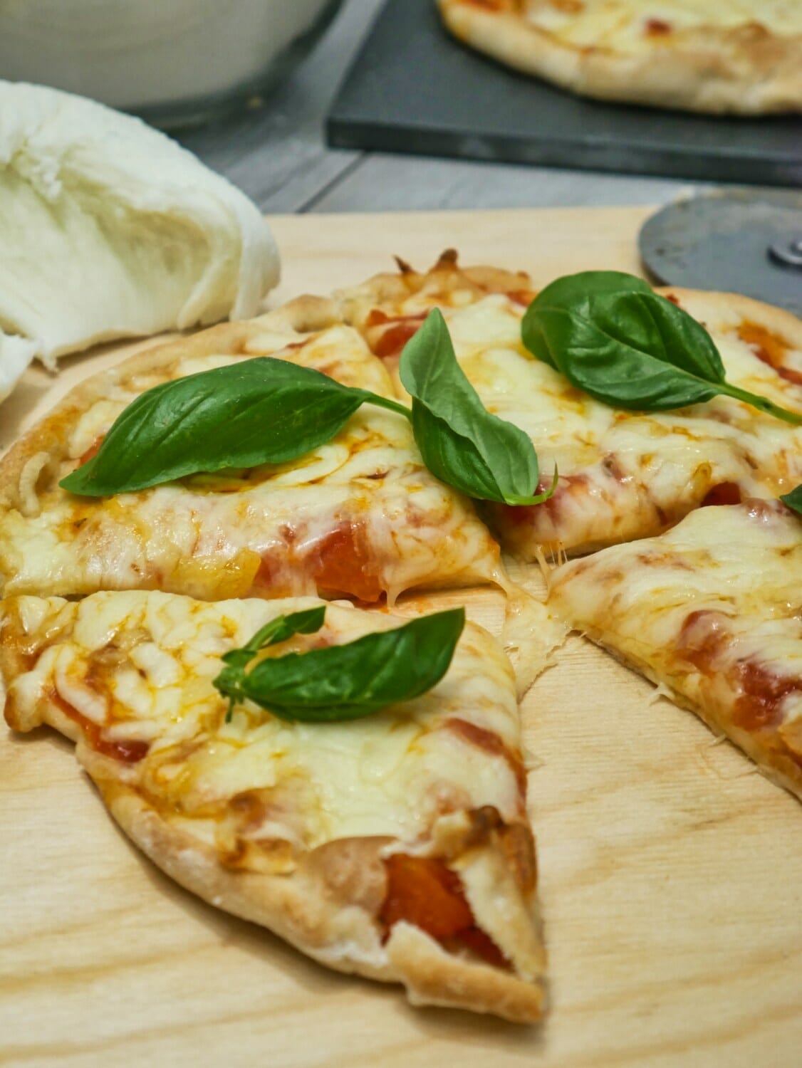 Homemade Individual Pizzas (Step-by-Step Recipe) via @nofusskitchen