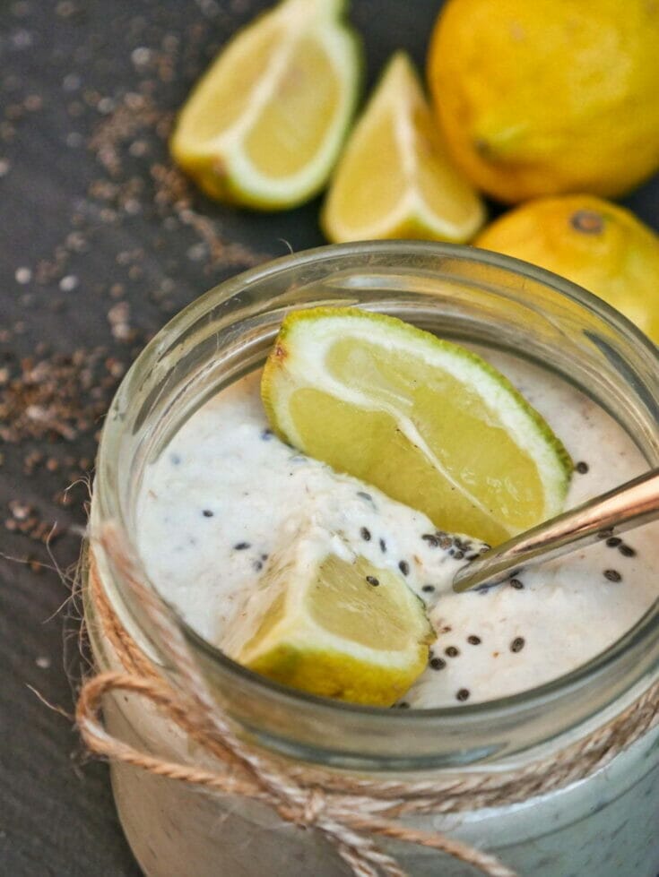 lemon slices in lemon overnight oats