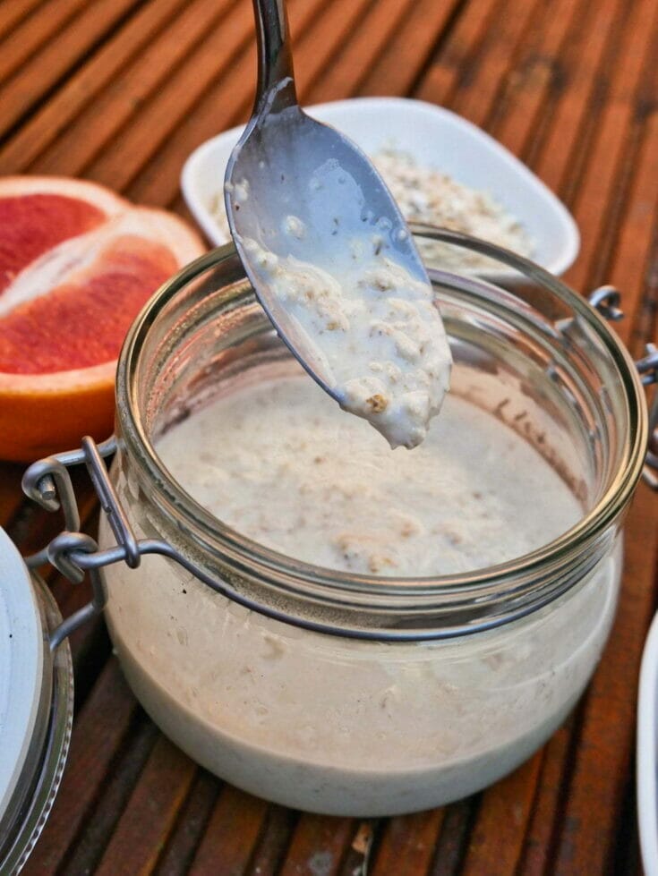 spoon with oats and mason jar