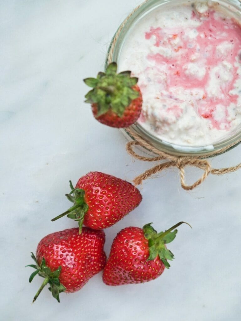 strawberry overnight oats with strawberries fresh
