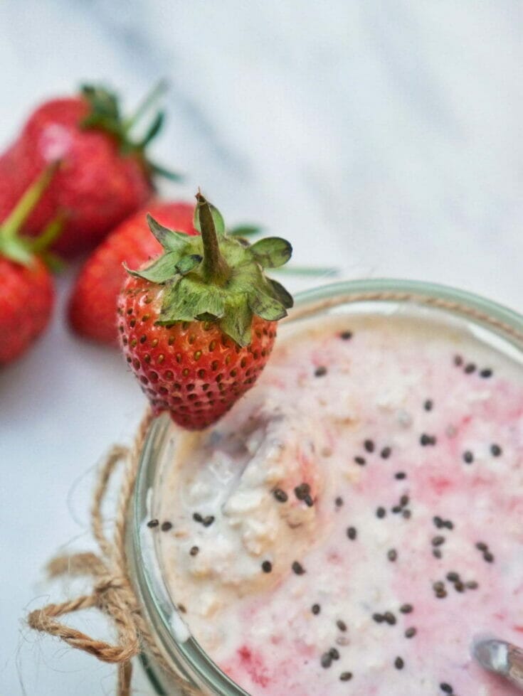 strawberry overnight oats