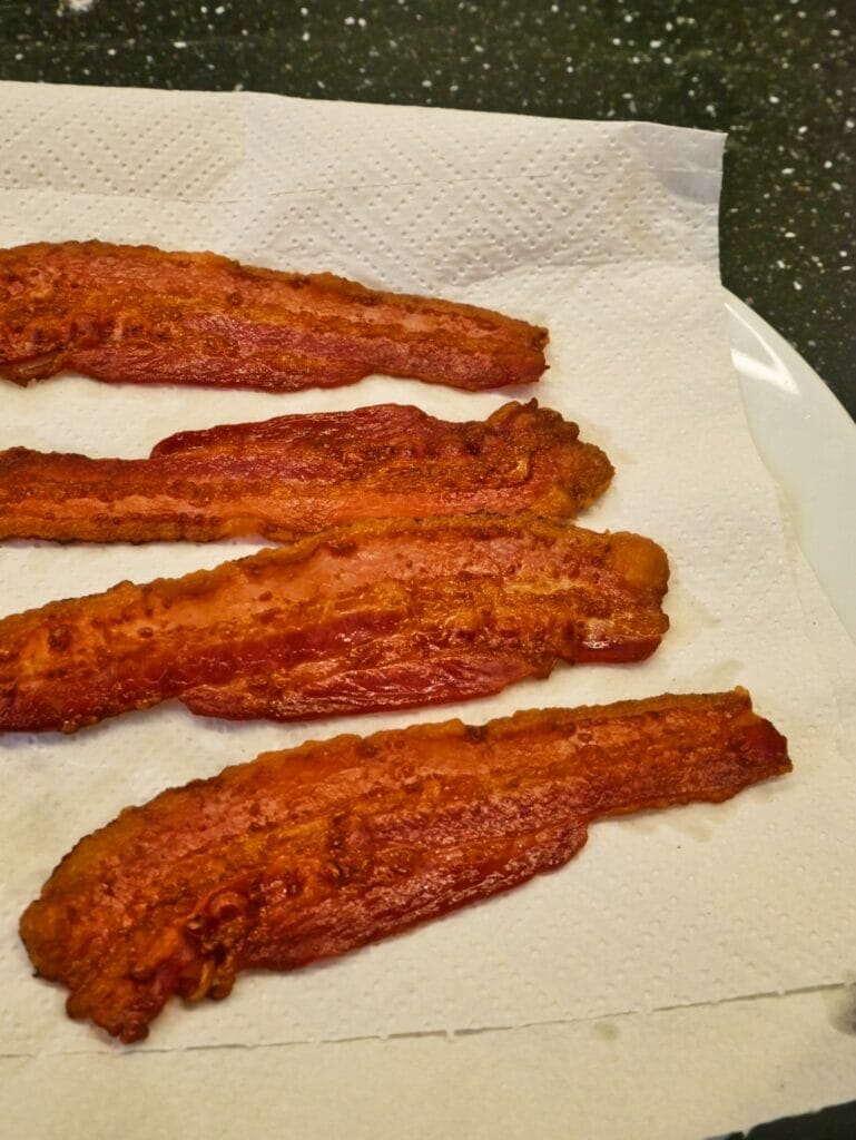 cooked bacon on paper towel