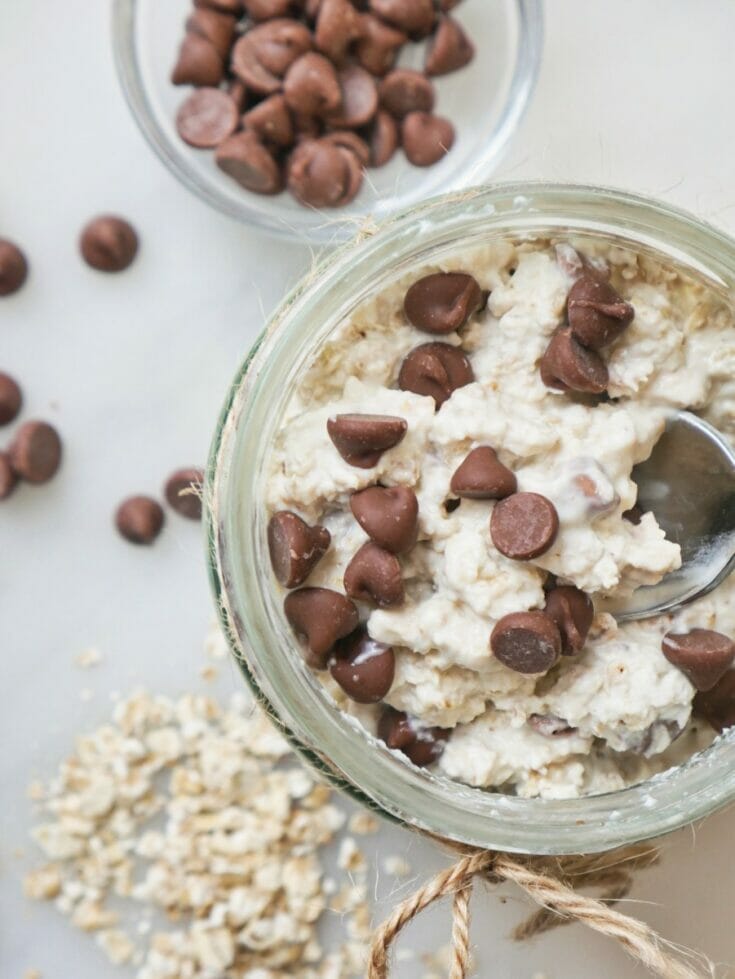 spoon with chocolate overnight oats in a mason jar