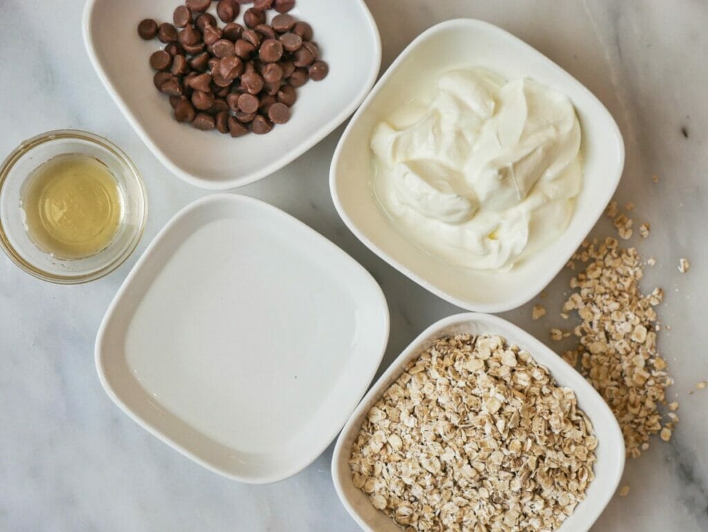 ingredients for chocolate chip overnight oats