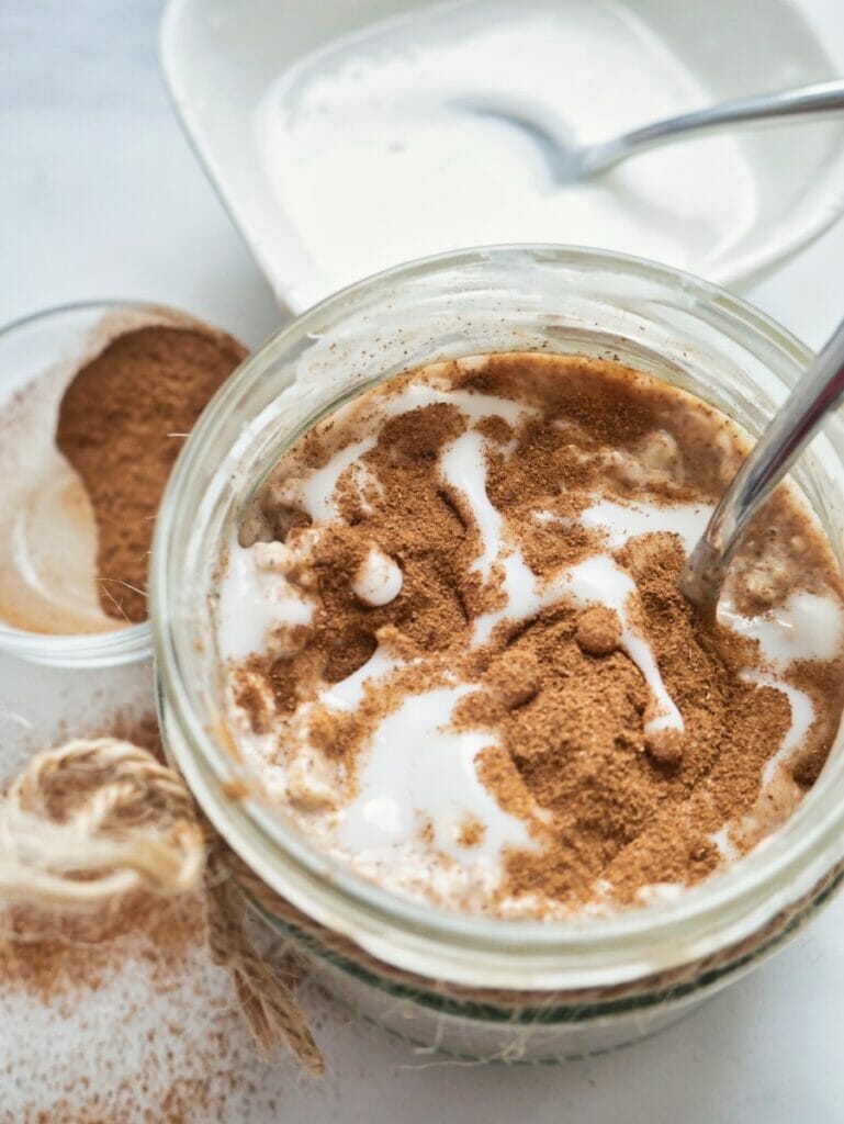 cinnamon roll overnight oats