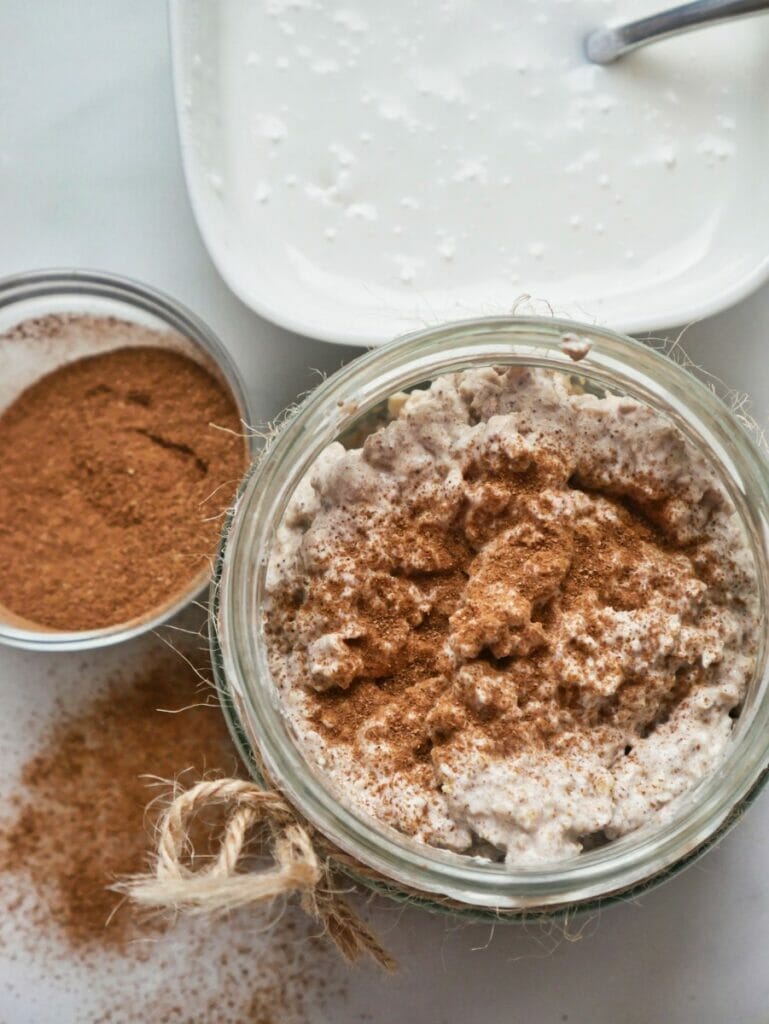 cinnamon roll overnight oats