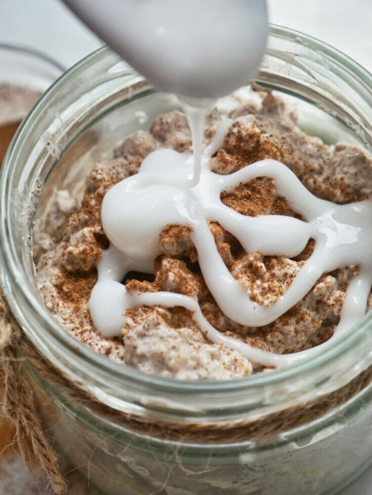 cinnamon roll overnight oats