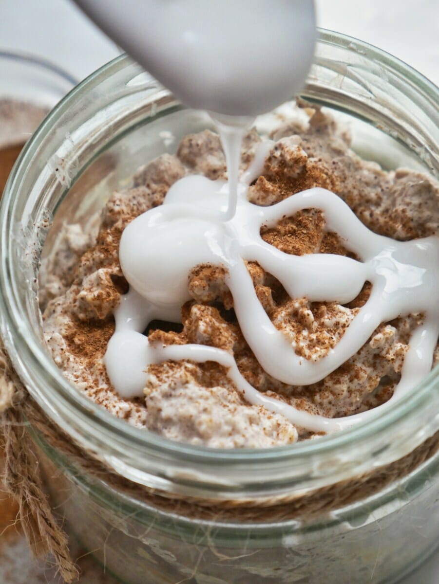 Cinnamon Roll Overnight Oats with Greek Yogurt (Easy) via @nofusskitchen