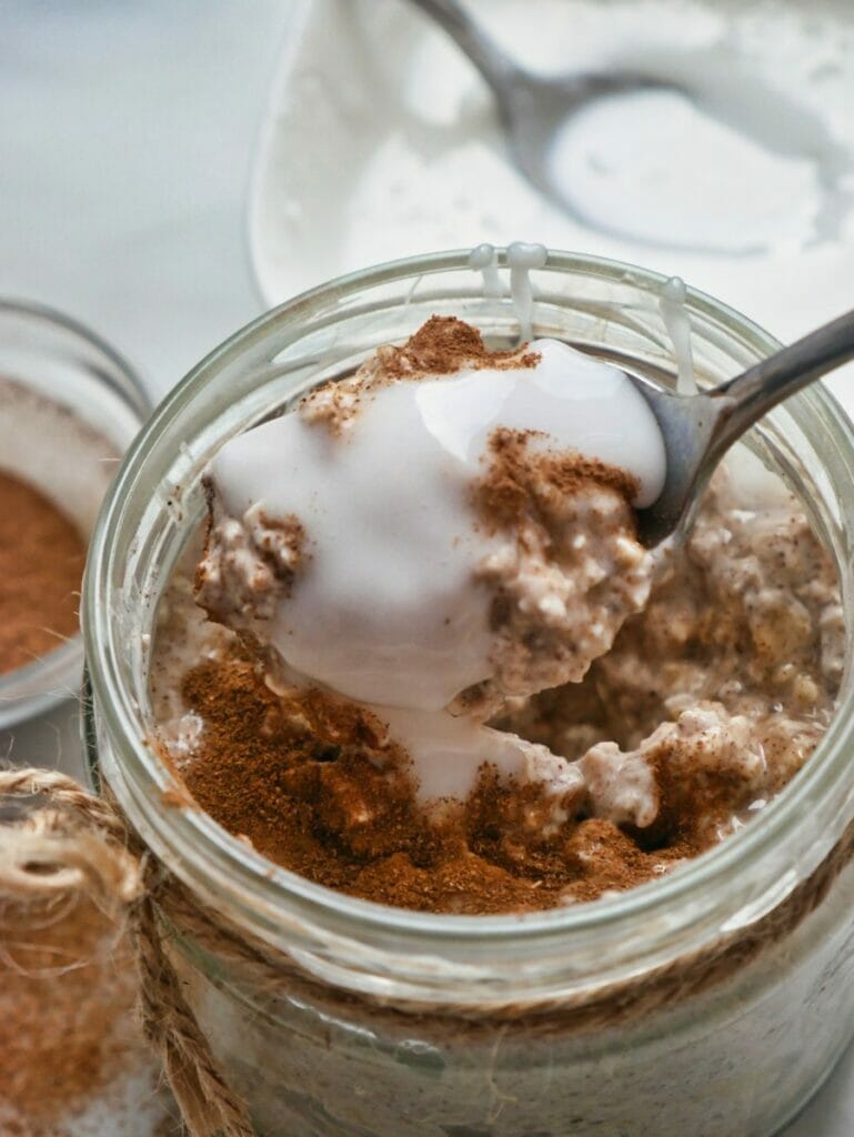 cinnamon roll overnight oats