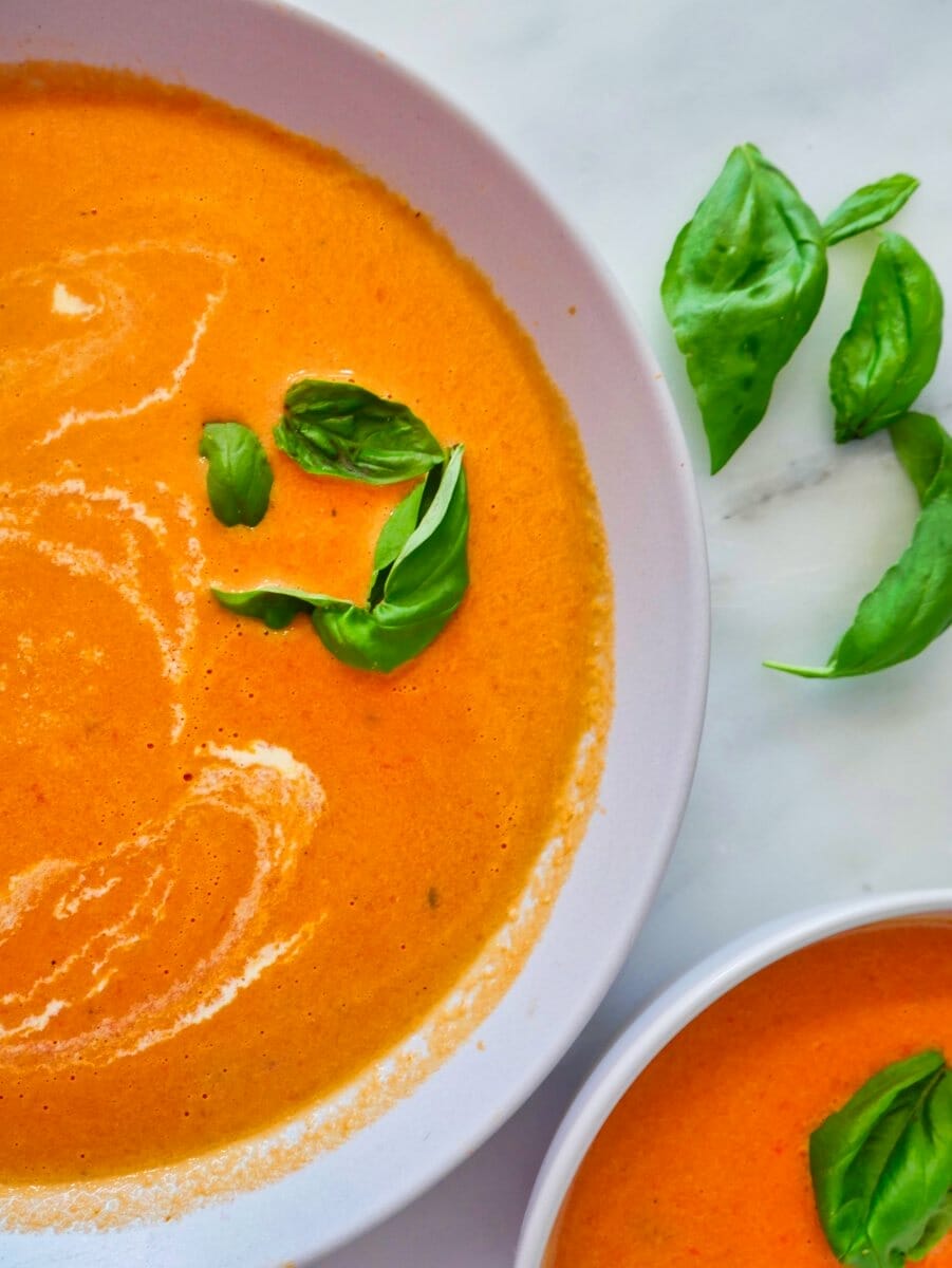 Creamy Tomato Basil Soup via @nofusskitchen