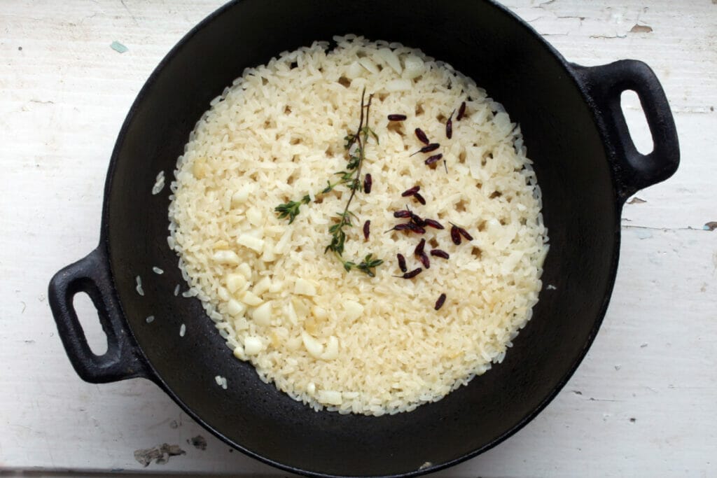 Rice in a pot 