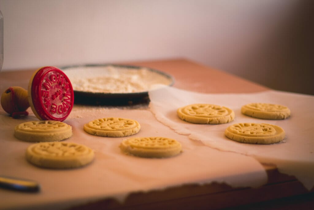 can you bake cookies on wax paper