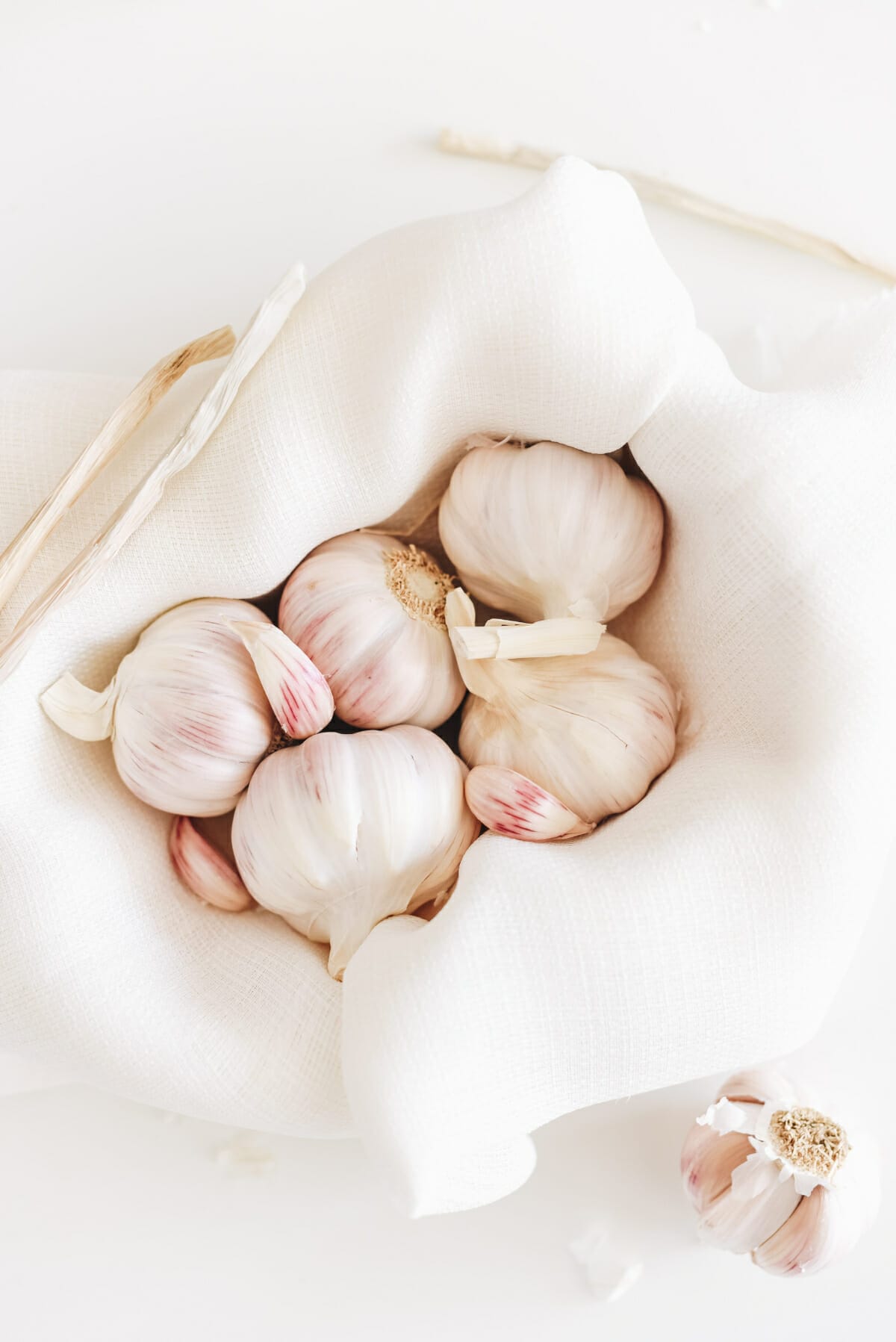 Exactly How to Crush Garlic without a Press 9 Easy Ways No Fuss Kitchen