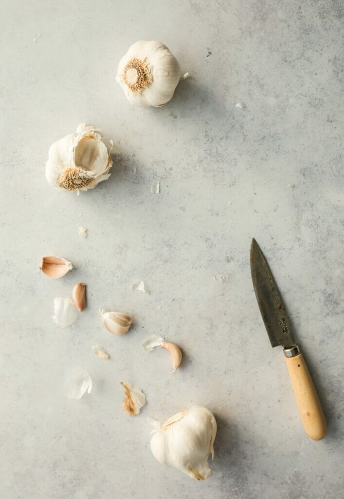 garlic and knife