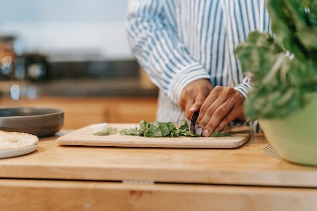 Chopping spinach