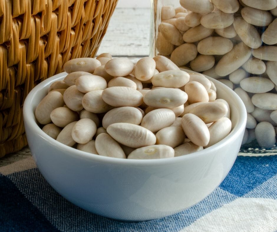 Cannellini beans in a white bowl 