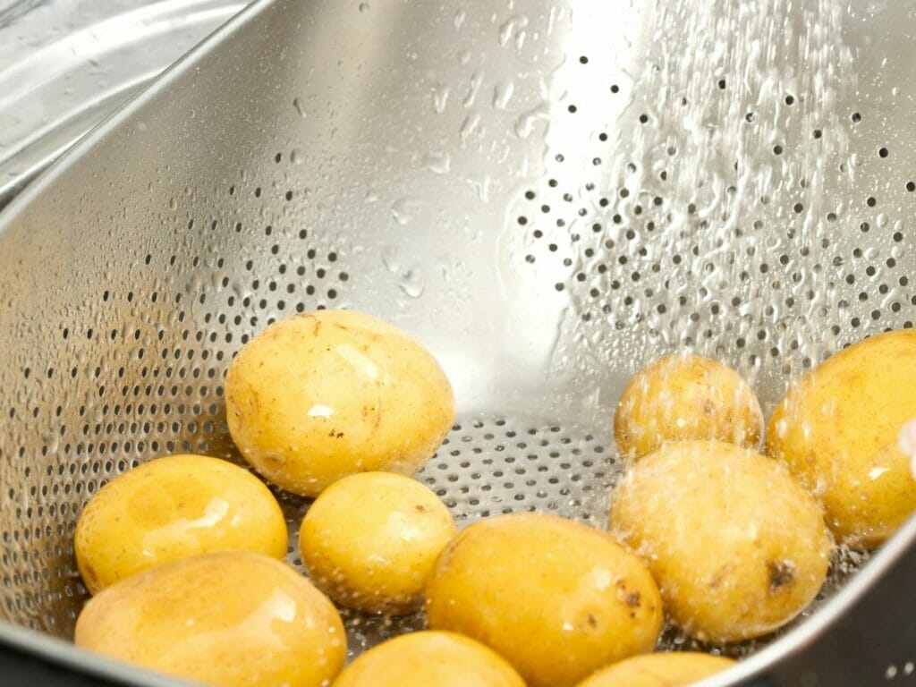 Washing potatoes 