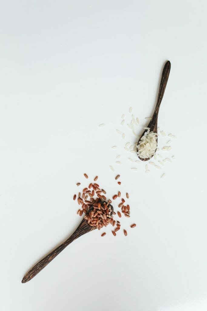 White and brown rice on spoons 