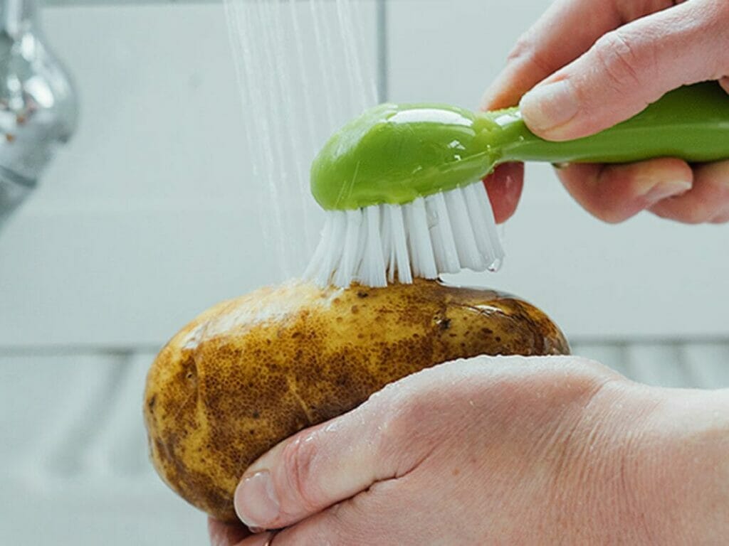 Scrubbing potato 
