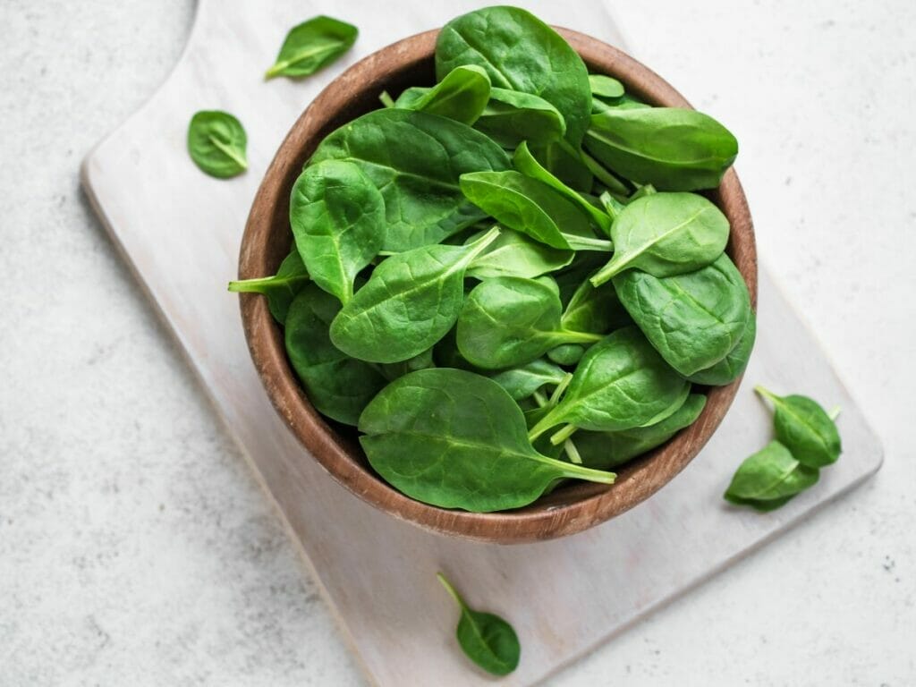 Spinach leaves 