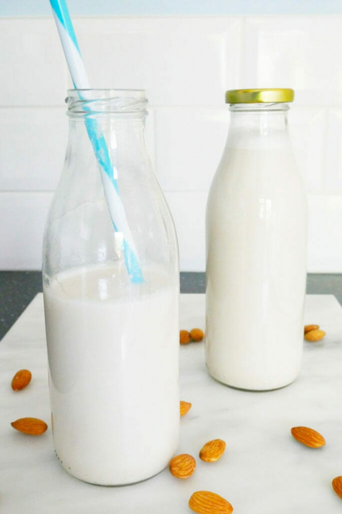 How to make almond milk (the best organic and homemade recipe)