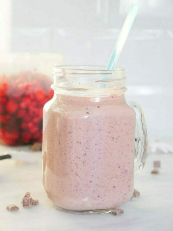 Mixed berry protein smoothie with chocolate (Keto friendly!)