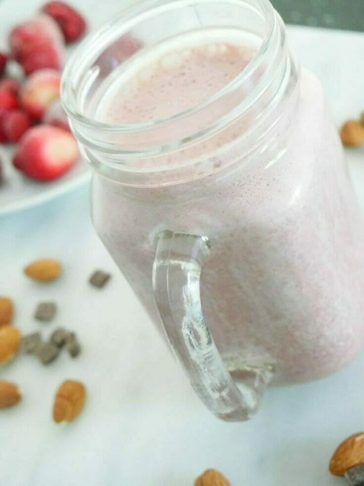 Strawberry chocolate protein shake (Keto friendly!)