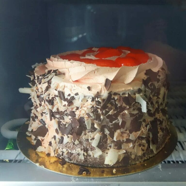 How to Cool a Cake Fast easy hacks No Fuss Kitchen